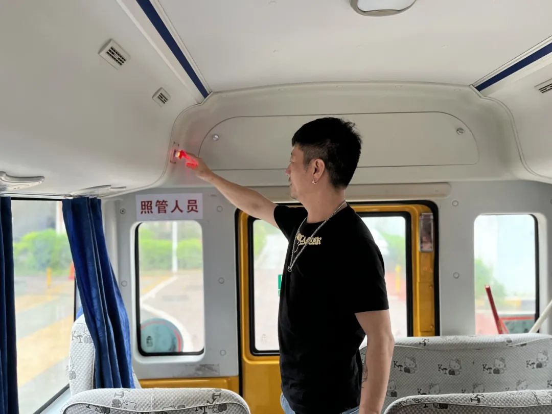 平安乘車,安全“童”行校車應急疏散演練 圖片