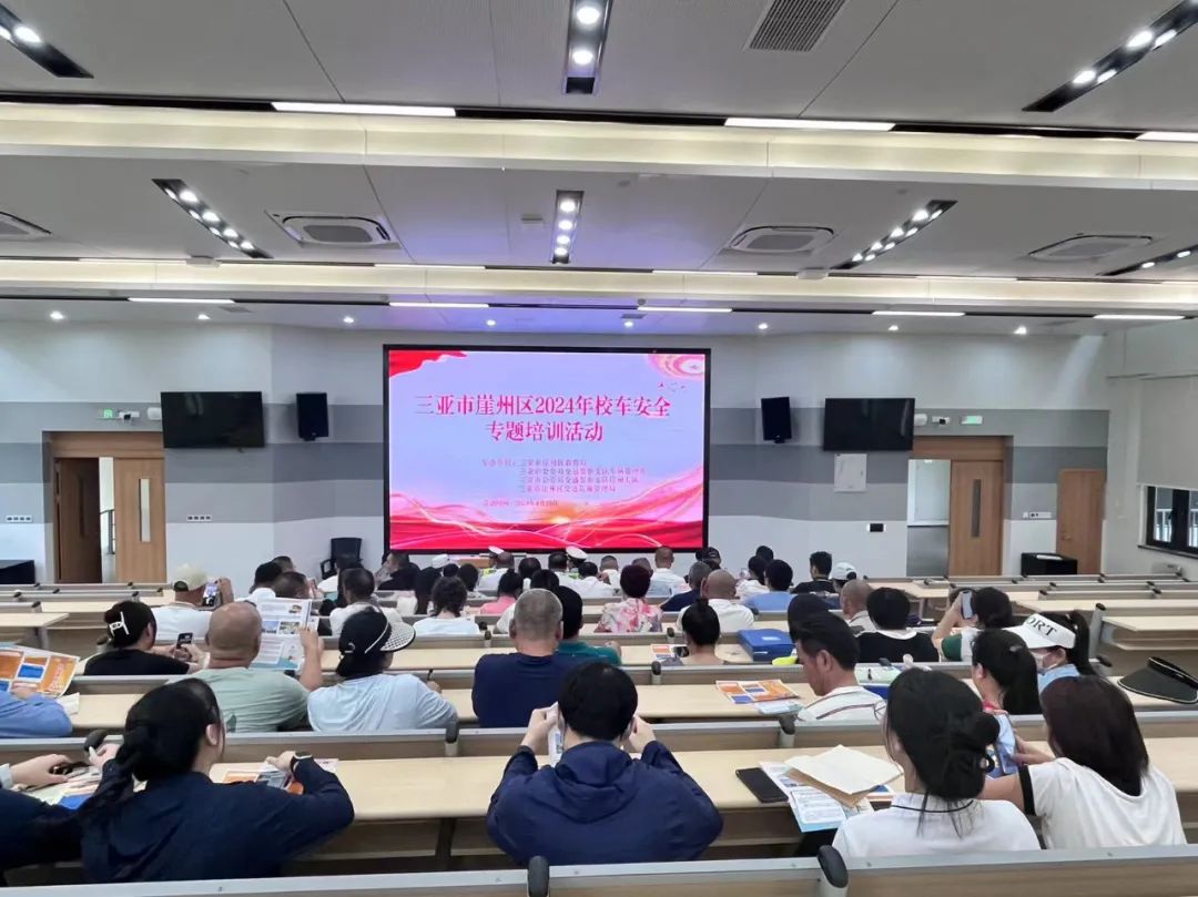 崖州區(qū)教育局聯(lián)合相關(guān)部門開展2024年校車安全專項(xiàng)檢查/ 圖片