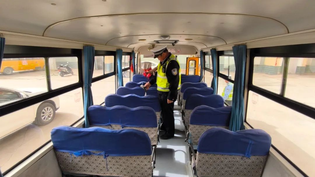 強化校車安全“大檢查”,擰緊校車出行“安全閥” 強化校車安全“大檢查”,擰緊校車出行“安全閥”