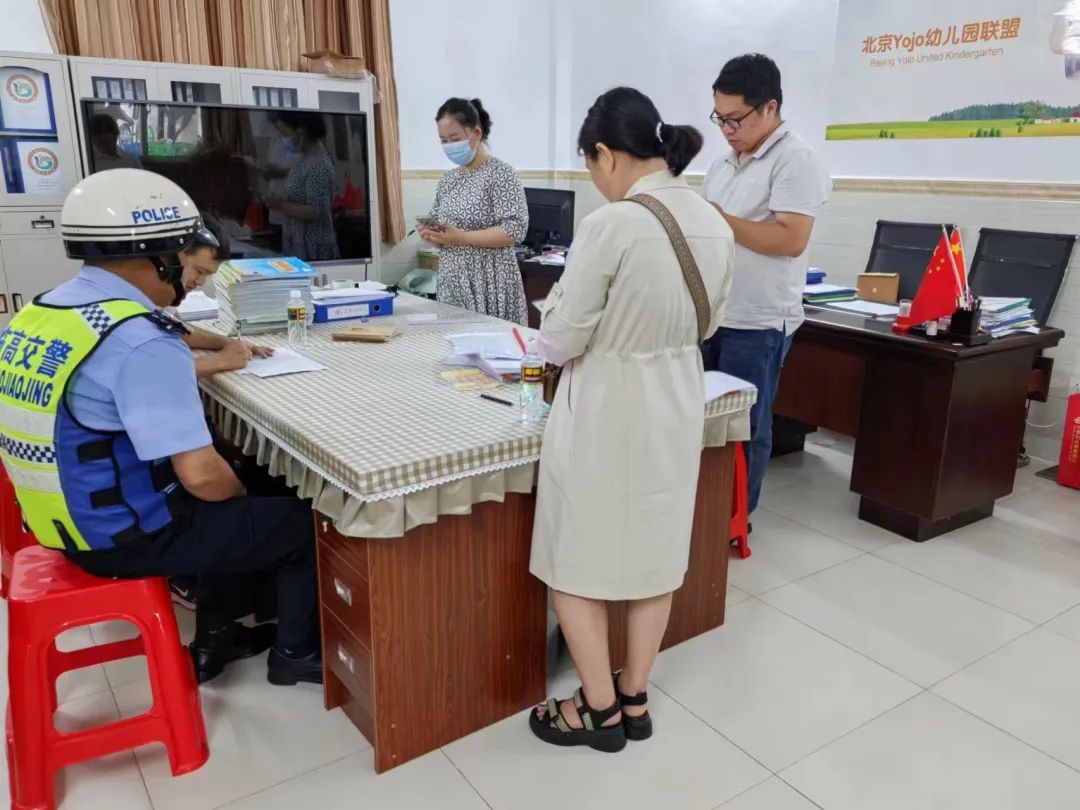 臨高交警聯合多部門筑牢校車安全防線 擰緊校車出行“安全閥” 圖片