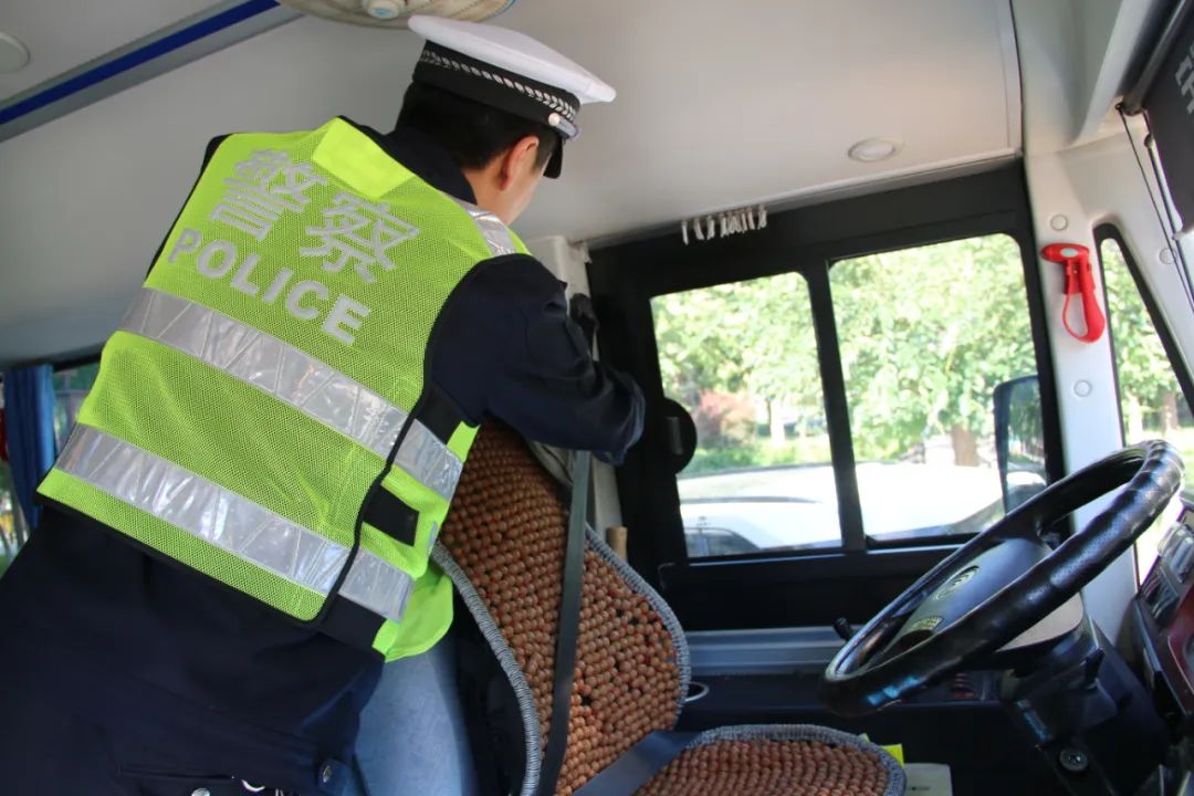 強化校車安全“大檢查” 擰緊校車出行“安全閥” 強化校車安全“大檢查” 擰緊校車出行“安全閥”