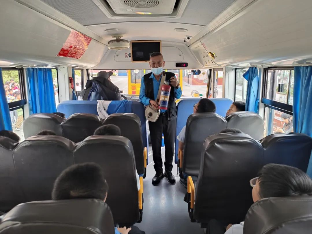 平安乘車 安全“童”行——白廟小學開展校車安全教育系列活動