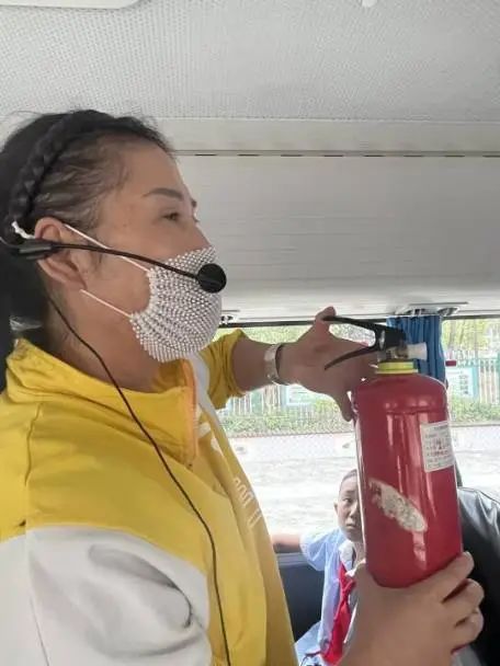 平安乘車 安全“童”行——白廟小學開展校車安全教育系列活動