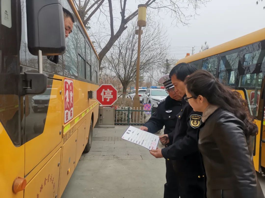 嚴(yán)把校車“安全關(guān)” 為開學(xué)季保駕護(hù)航 圖片