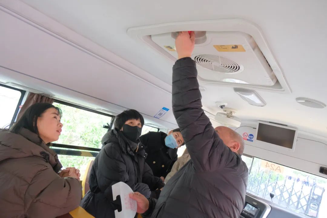 筑牢安全防線，守護校園出行——福清文光小學開展校車安全演練與交通安全教育活動