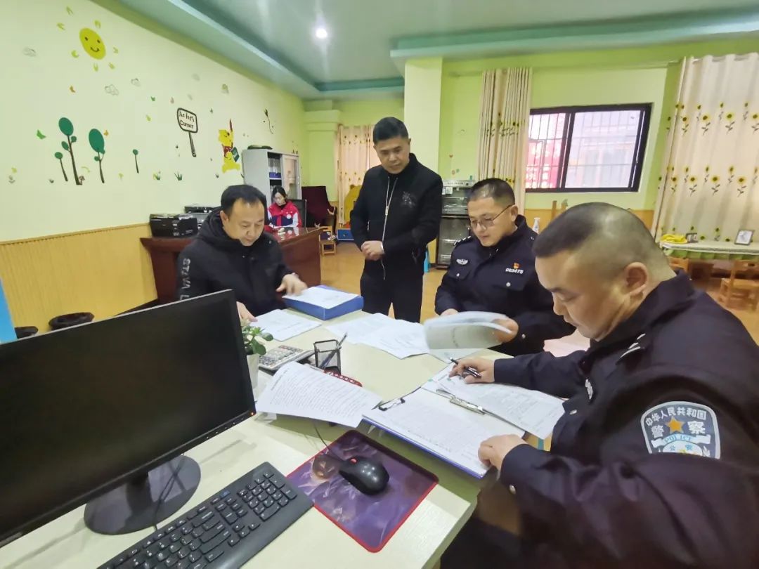 擰緊校車“安全閥” 織密護學“安全網”——縣教體局高度重視民辦學校校車安全工作 擰緊校車“安全閥” 織密護學“安全網”——縣教體局高度重視民辦學校校車安全工作