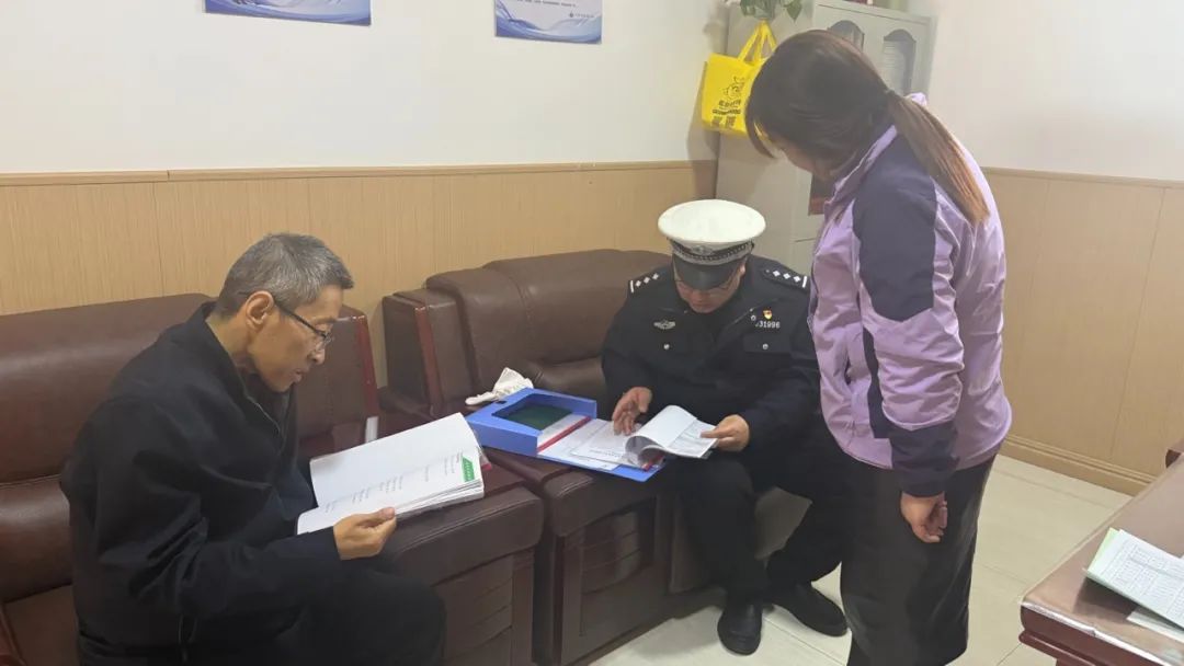 交警四大隊聯合高新區教育處深入轄區幼兒園開展校車安全專項檢查行動/ 圖片