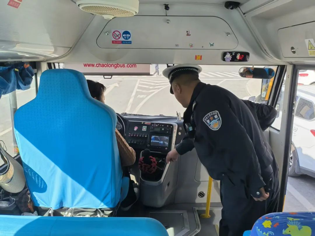 西寧交警“查隱患、強監管” 筑牢交通安全防線 圖片