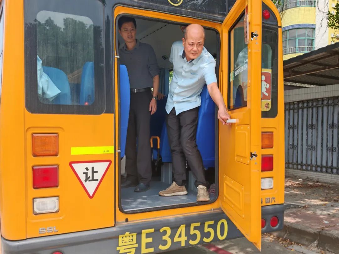 暑假“不放假”,校車維保忙! 圖片