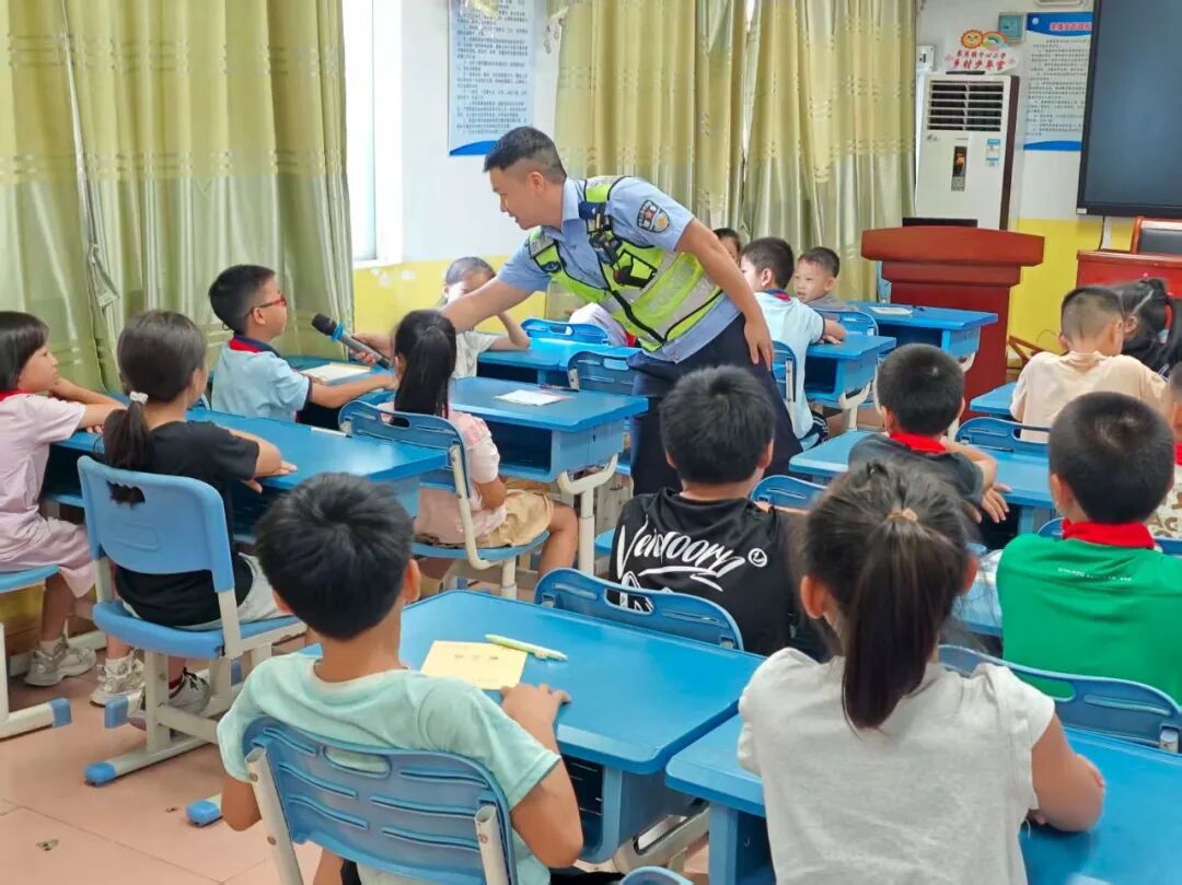 校車安全筑防線，平安上學(xué)暖心間