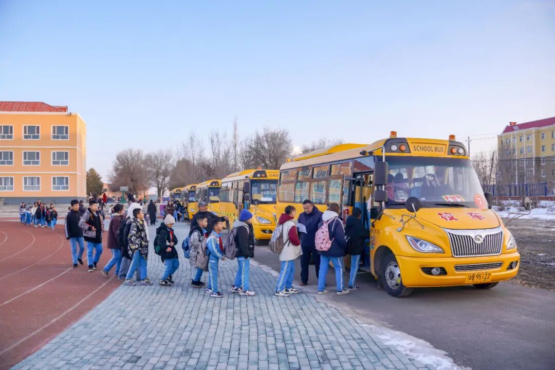 昌吉市第三批校車投入使用,鄉(xiāng)鎮(zhèn)學校校車服務實現(xiàn)全覆蓋 圖片