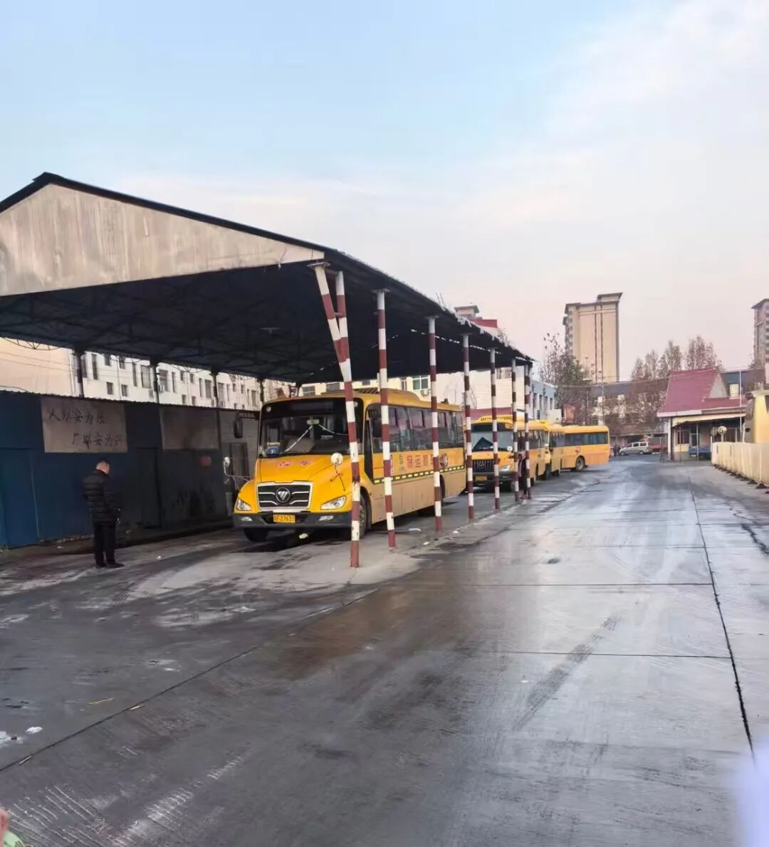 保運集團四公司精檢校車 織密師生出行安全網 圖片