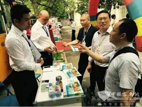 亞洲幼教峰會上的楚風牌幼兒園校車