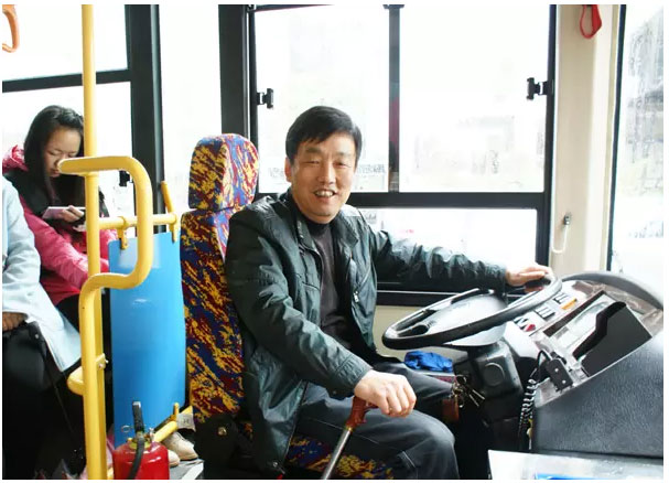 校車司機(jī)袁程斌師傅——一個(gè)不平凡的平凡人