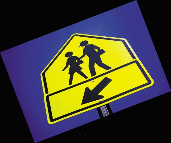 美國校車為何如此安全--九個逃生出口