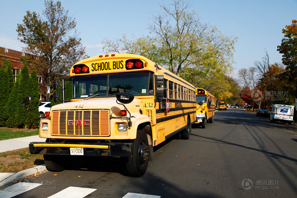 體驗(yàn)美國(guó)鋼鐵校車