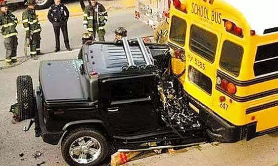 美國的“特權(quán)車”警察都得給讓路! 美國的“特權(quán)車”警察都得給讓路!