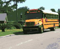 在美國 奧巴馬的座駕見到他 必須停車讓行！美國校車的安全性和優先級