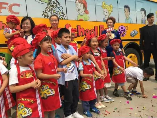 宇通“神奇校車”陪康總助力新書發布會