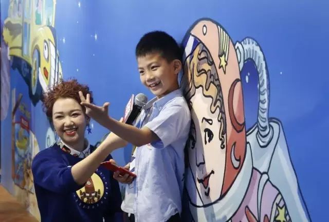 宇通“神奇校車”陪康總助力新書發布會