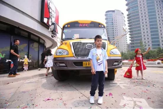 宇通“神奇校車”陪康總助力新書發布會