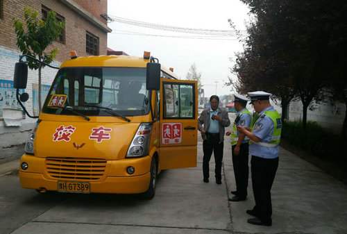 揚(yáng)州市江都區(qū)考察組調(diào)研興化校車(chē)/ 揚(yáng)州市江都區(qū)考察組調(diào)研興化校車(chē)