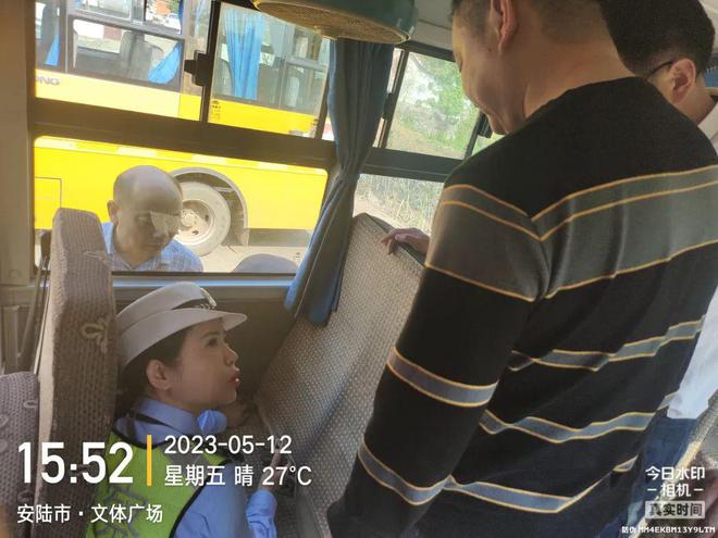 安陸多部門聯合開展校車安全檢查/ 安陸多部門聯合開展校車安全檢查