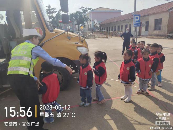 安陸多部門聯合開展校車安全檢查/ 安陸多部門聯合開展校車安全檢查