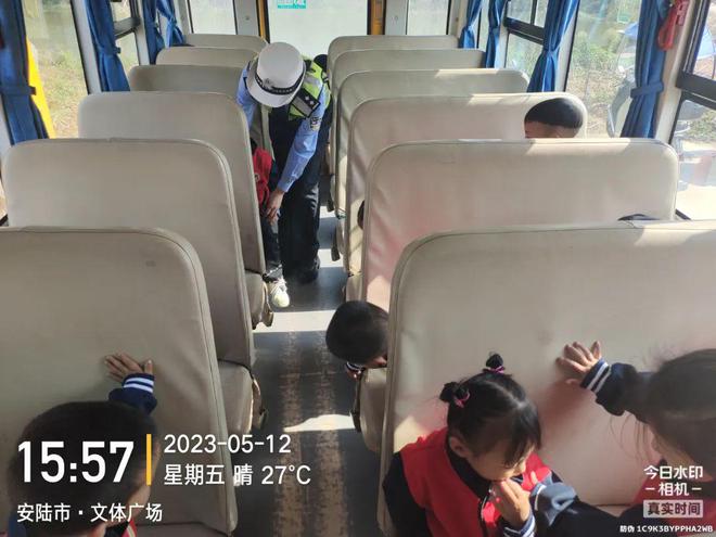 安陸多部門聯合開展校車安全檢查/ 安陸多部門聯合開展校車安全檢查