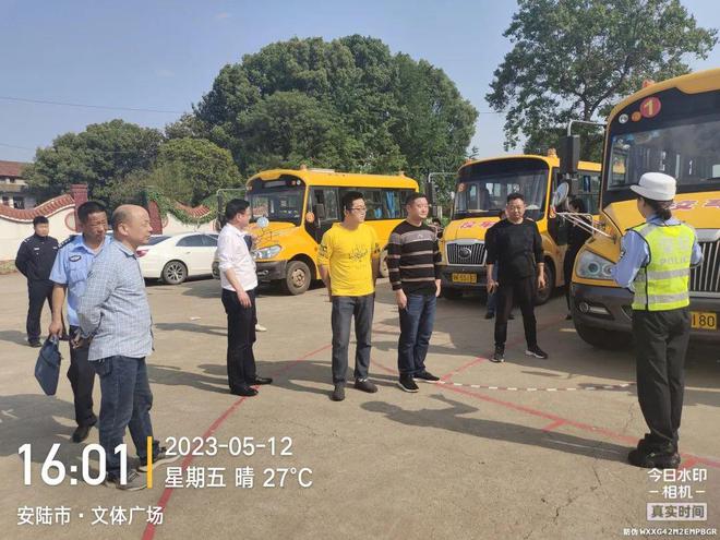 安陸多部門聯合開展校車安全檢查/ 安陸多部門聯合開展校車安全檢查