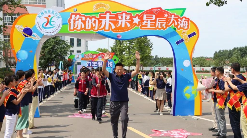 溫情守護十一載 愛心送考再啟航 溫情守護十一載 愛心送考再啟航