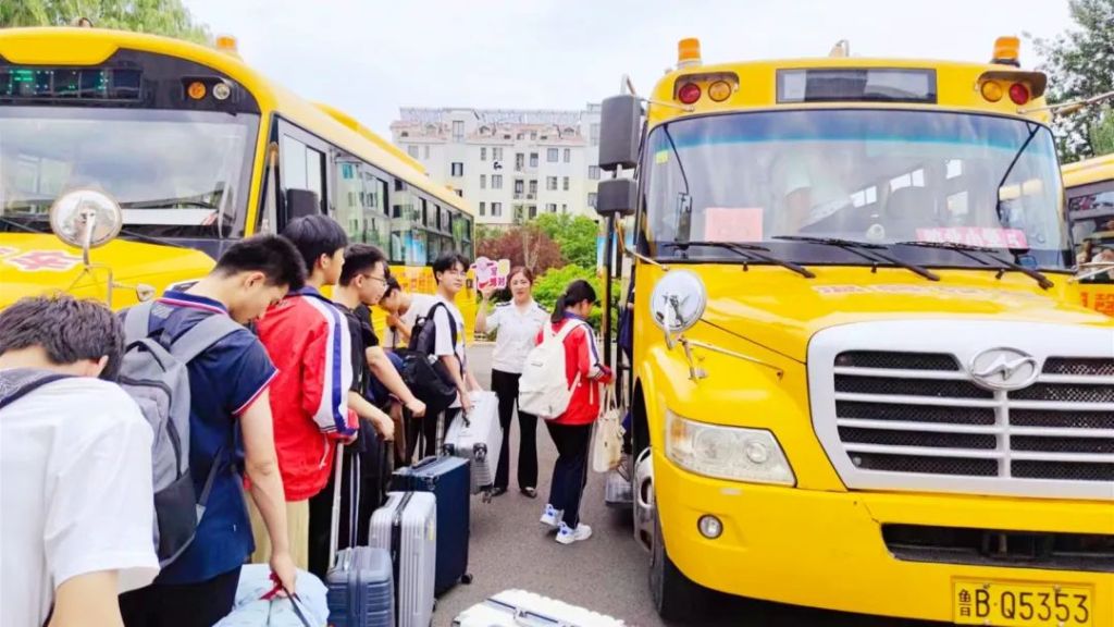 溫情守護十一載 愛心送考再啟航 溫情守護十一載 愛心送考再啟航