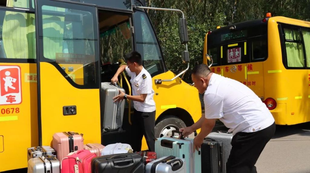 溫情守護十一載 愛心送考再啟航 溫情守護十一載 愛心送考再啟航