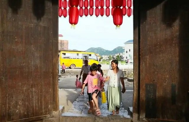 湖南新田：鄉村校車 平安運行