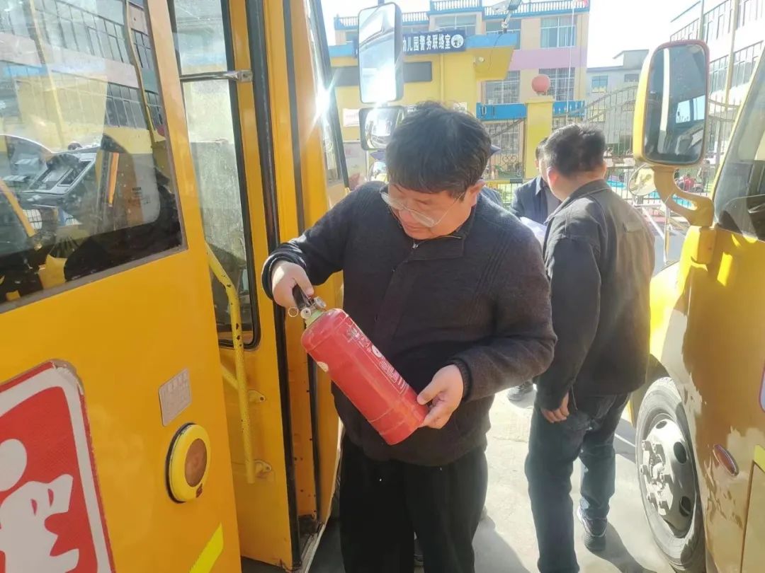 為愛護航 平安校車伴我行——許堂鄉(xiāng)開展2023年冬季校車安全專項檢查 圖片