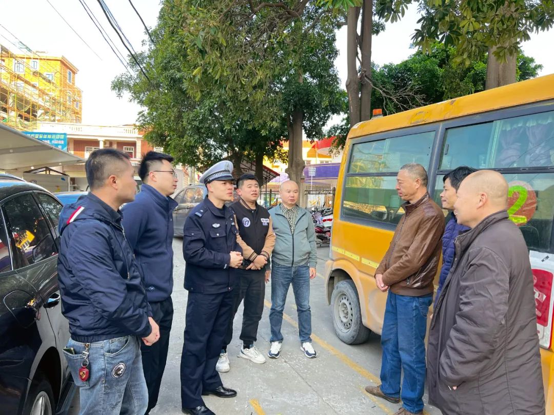 【安全在線，守護成長】--厚德中心幼兒園迎接多部門聯合進行校車安全檢查