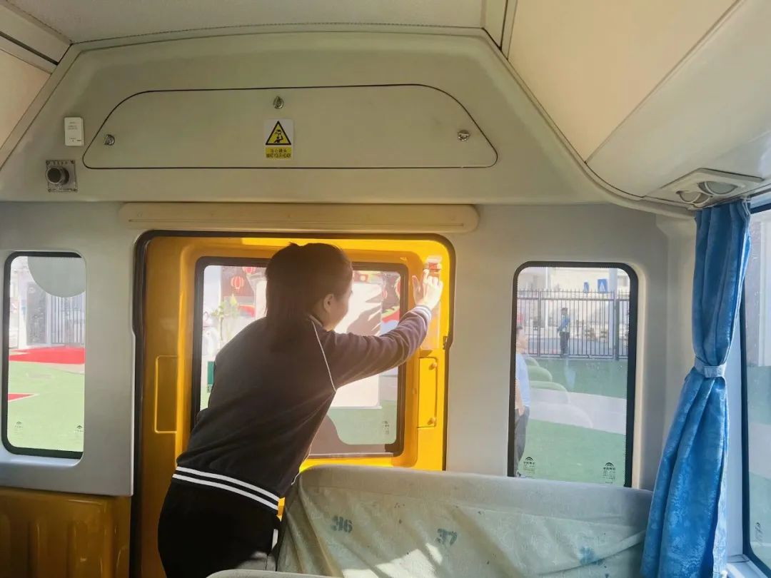 為愛護航，平安校車伴我行 ——方點圓幼兒園校車安全演練