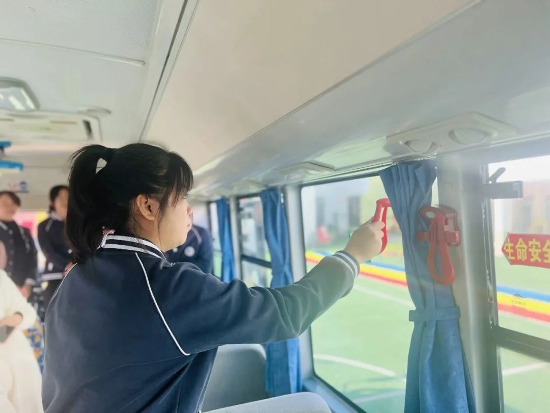 為愛護航，平安校車伴我行 ——方點圓幼兒園校車安全演練