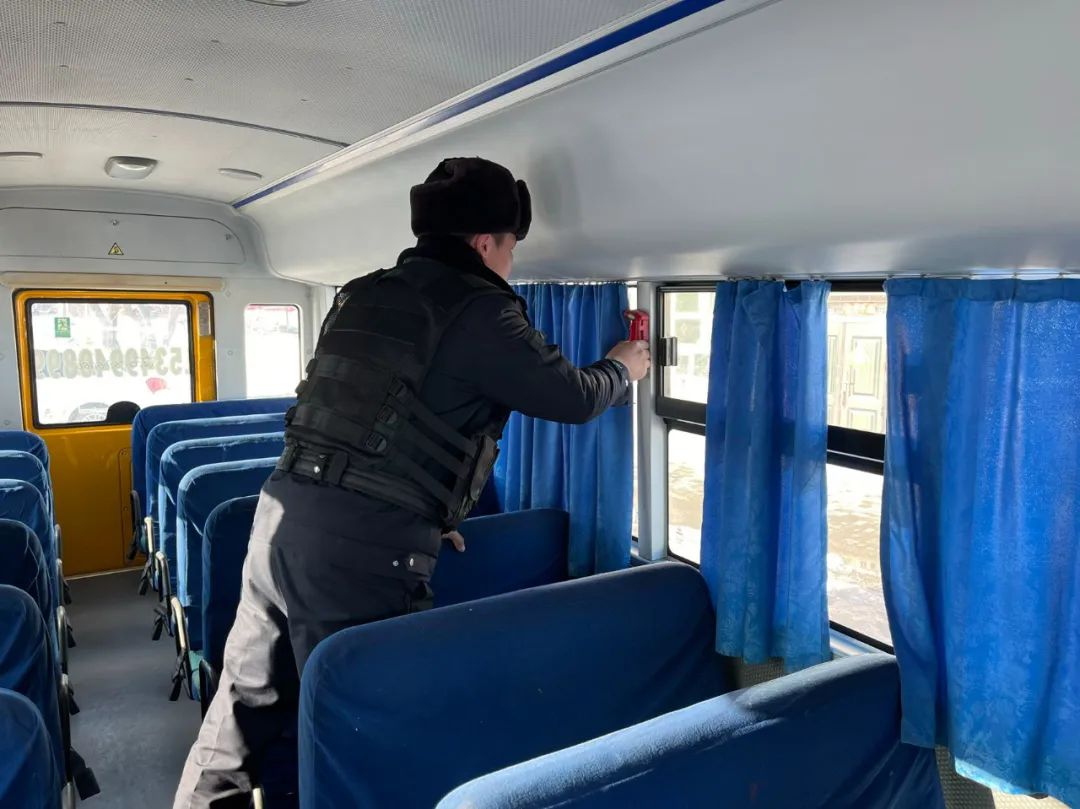 校車安全“大體檢”,為新學(xué)期保駕護(hù)航! 校車安全“大體檢”,為新學(xué)期保駕護(hù)航!
