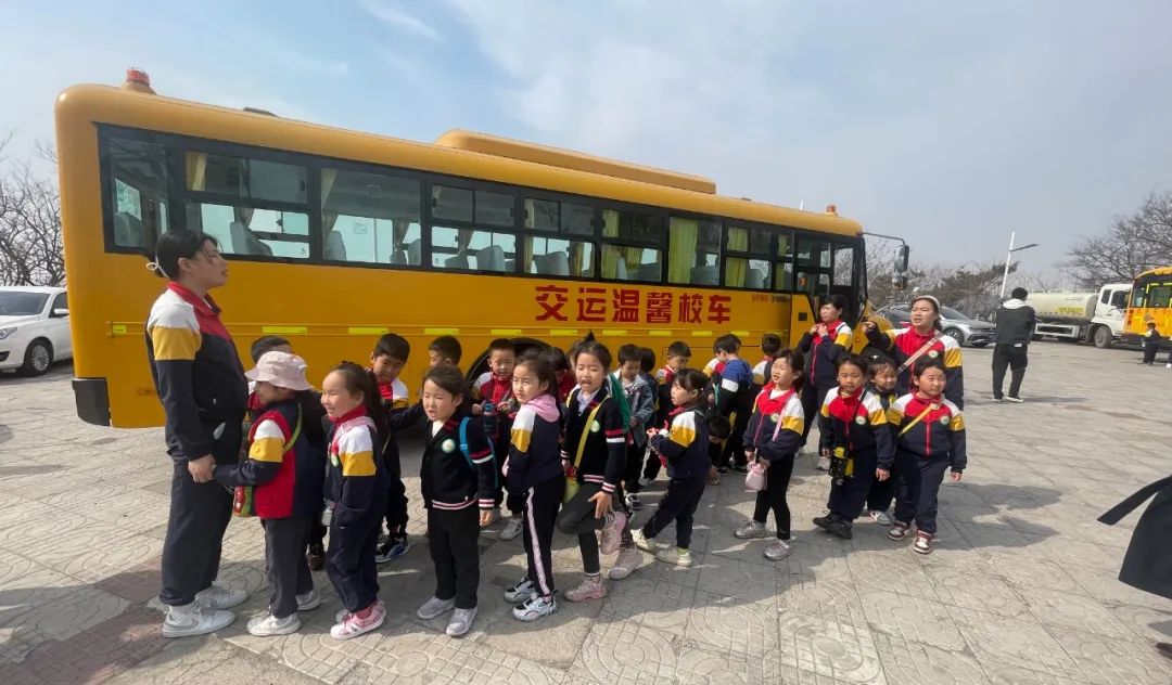 春暖花開(kāi), “大鼻子”校車與您一起研學(xué)游 圖片
