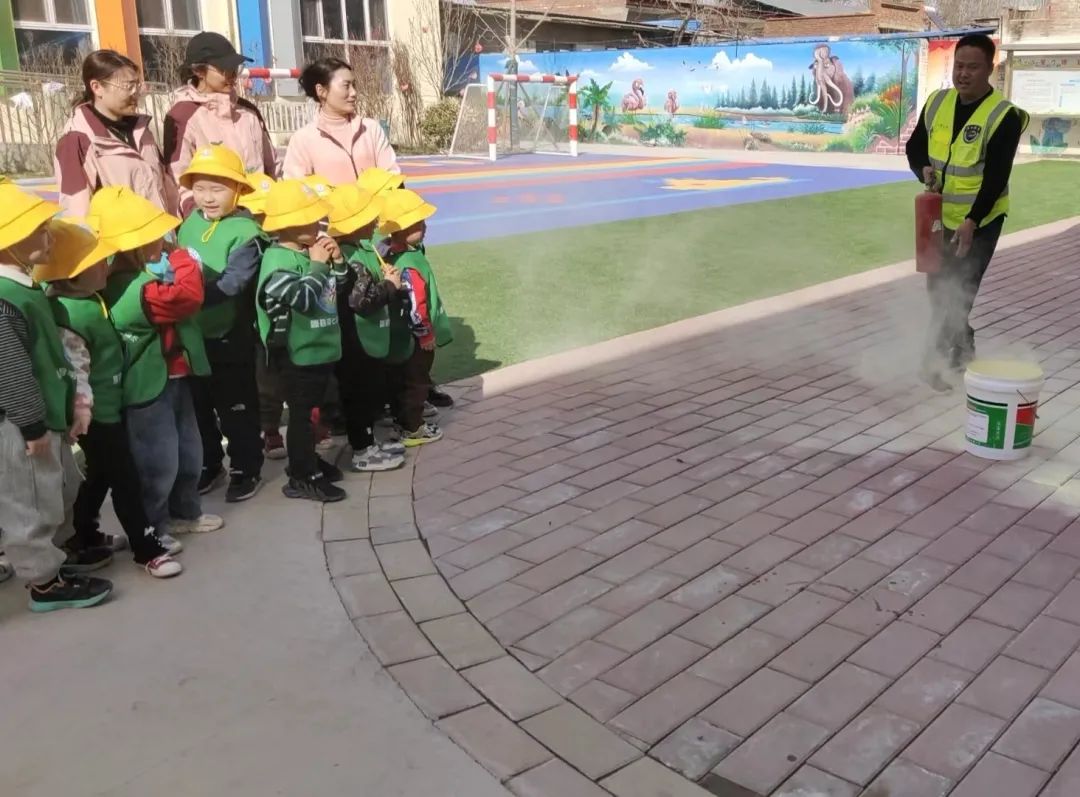 生命至高無(wú)上,安全責(zé)任為天 唐縣浩正公司校車安全演練 圖片