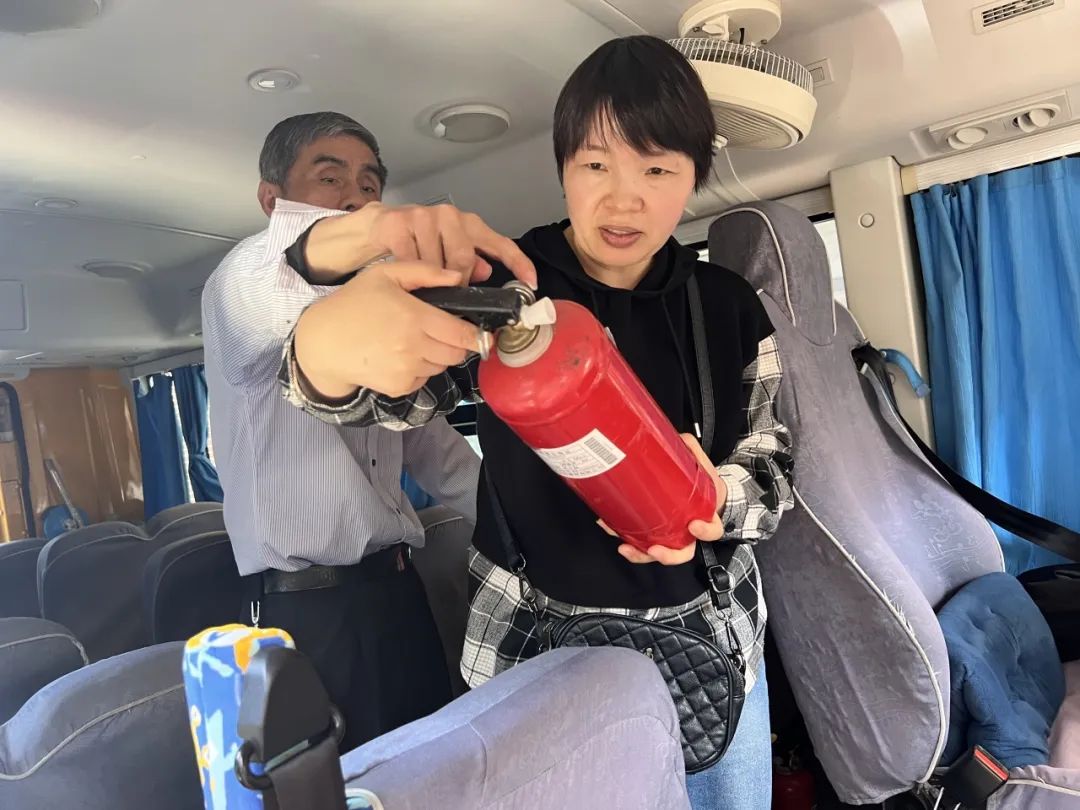 “為愛護航，校車安全伴我行”——上海松江區玉樹幼兒園校車安全應急演練活動