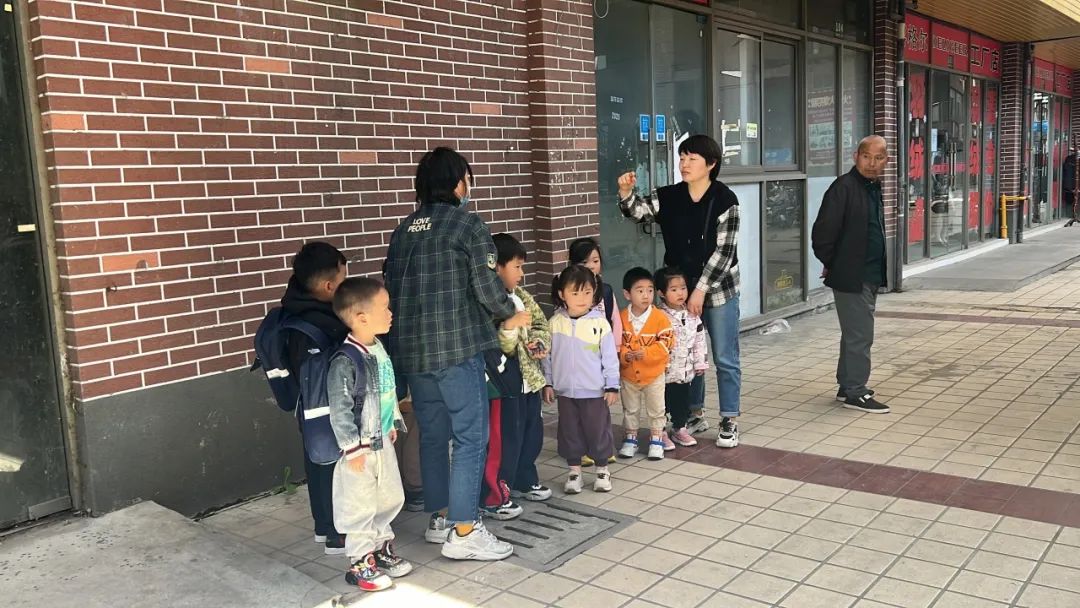 “為愛護航，校車安全伴我行”——上海松江區玉樹幼兒園校車安全應急演練活動