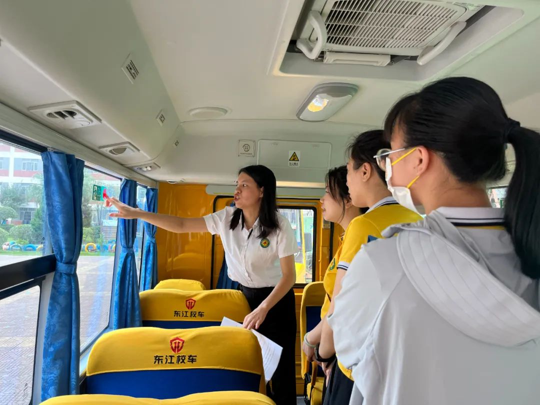 安全乘校車 平安伴我行——大嶺金色未來(lái)幼兒園校車消防應(yīng)急演練 安全乘校車 平安伴我行——大嶺金色未來(lái)幼兒園校車消防應(yīng)急演練