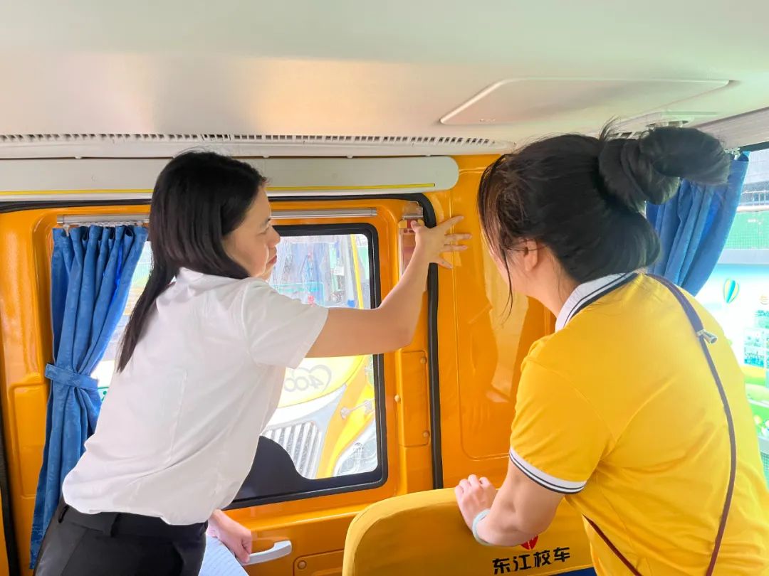 安全乘校車 平安伴我行——大嶺金色未來(lái)幼兒園校車消防應(yīng)急演練 安全乘校車 平安伴我行——大嶺金色未來(lái)幼兒園校車消防應(yīng)急演練