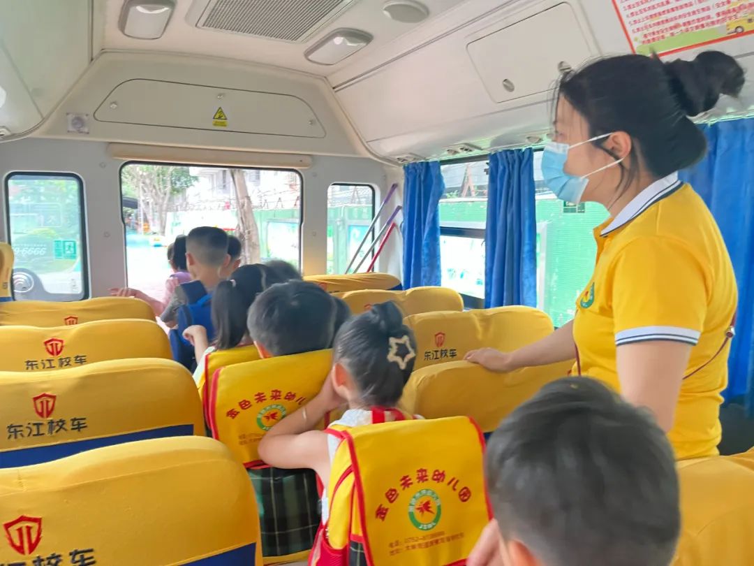 安全乘校車 平安伴我行——大嶺金色未來(lái)幼兒園校車消防應(yīng)急演練 安全乘校車 平安伴我行——大嶺金色未來(lái)幼兒園校車消防應(yīng)急演練