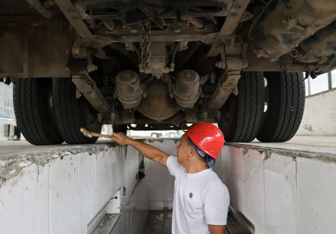 通城225輛校車接受暑期“體檢” 圖片