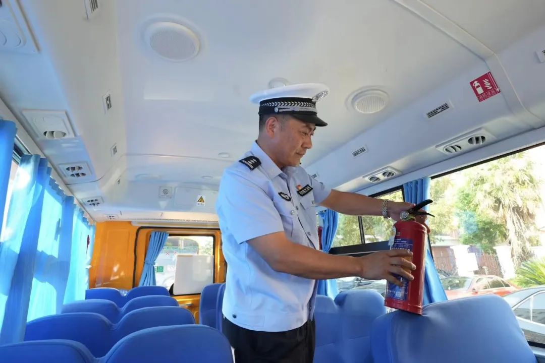 安全感拉滿的校車,看蜀黍如何“穩穩”拿捏! 安全感拉滿的校車,看蜀黍如何“穩穩”拿捏!