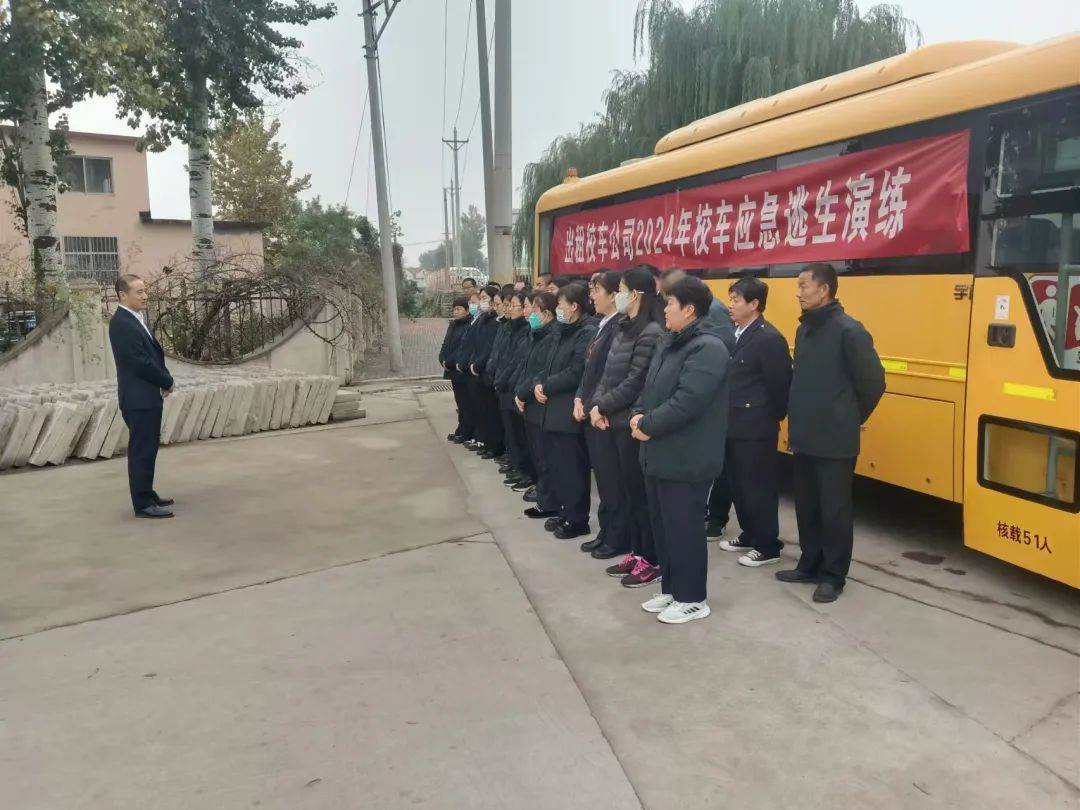 校車演練不松懈,安全意識筑心間——安仙小學校車安全疏散演練活動 圖片