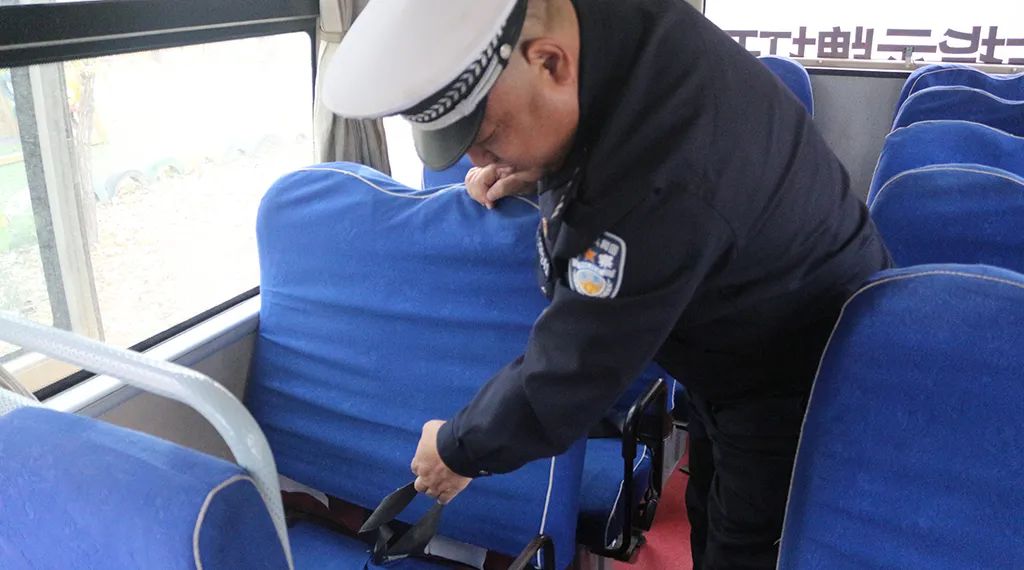 擰緊校車“安全閥” 筑牢學生“平安路” 圖片